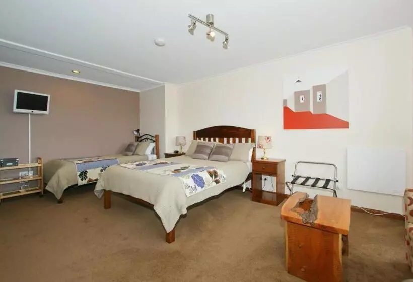 スタンダードスタジオ, Sherwood View Accommodation