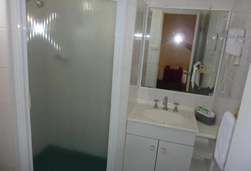 家庭间, Atlas Motel