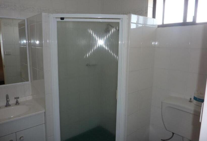 اتاق خانوادگی, Atlas Motel