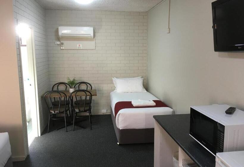 اتاق خانوادگی, Atlas Motel