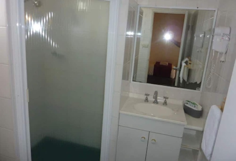 اتاق خانوادگی, Atlas Motel