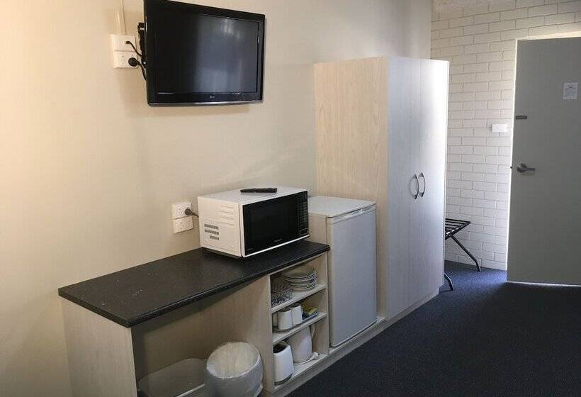 اتاق خانوادگی, Atlas Motel