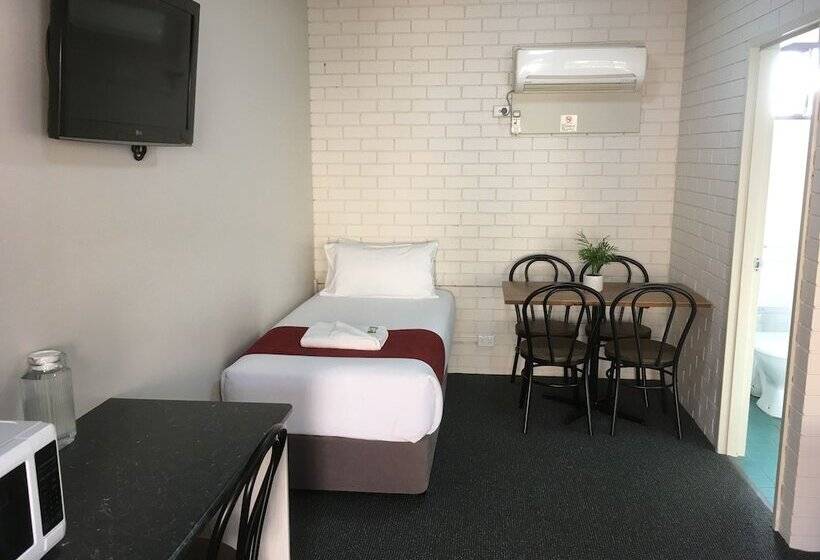 اتاق خانوادگی, Atlas Motel