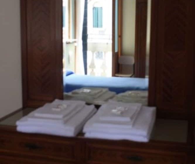 اتاق استاندارد چهارنفره با چشم‌انداز باغ, Casa Caburlotto