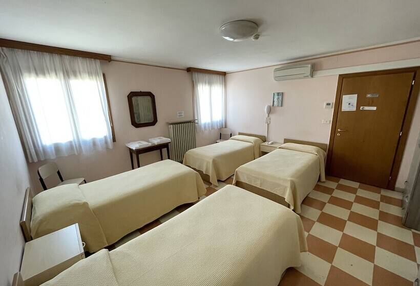 اتاق استاندارد چهارنفره با چشم‌انداز باغ, Casa Caburlotto