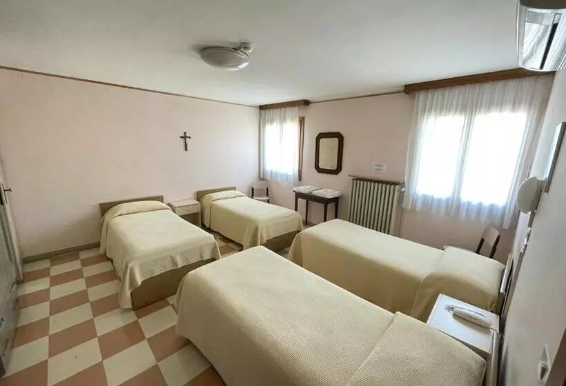 اتاق استاندارد چهارنفره با چشمانداز باغ, Casa Caburlotto