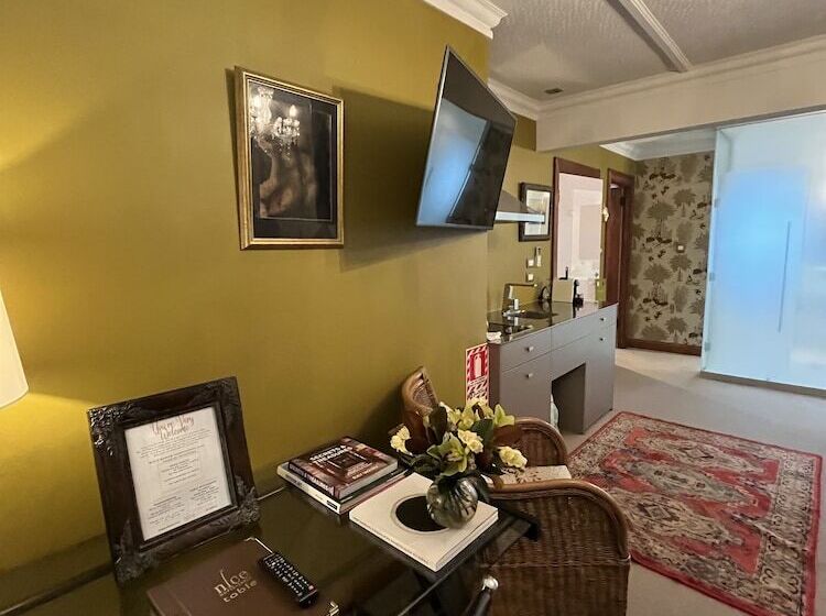 اتاق اجرایی, Nice