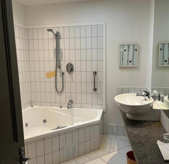 اتاق اجرایی, Nice