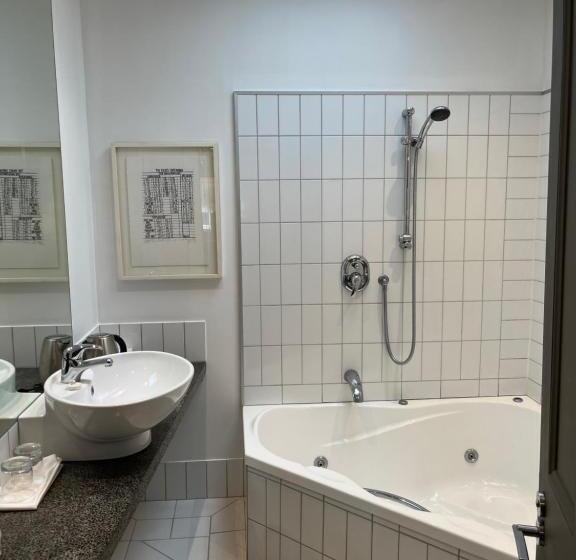 اتاق اجرایی, Nice