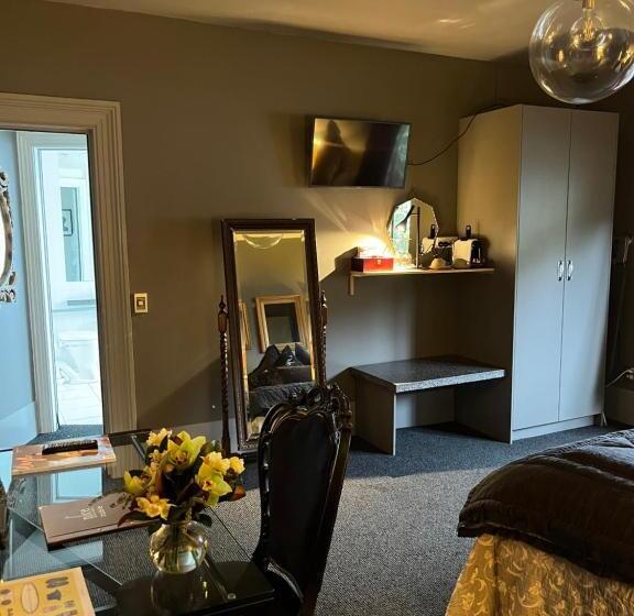 اتاق اجرایی, Nice