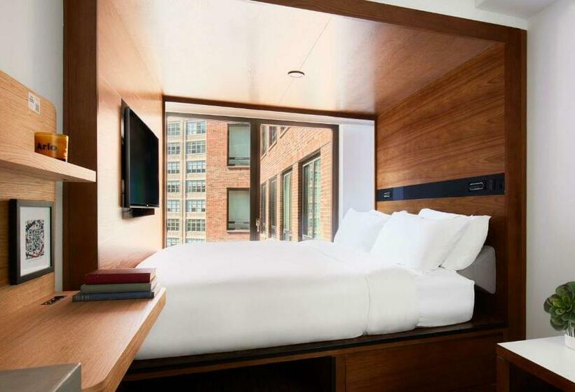 标准间内部标间, Arlo Soho