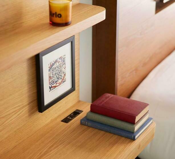 标准间内部标间, Arlo Soho