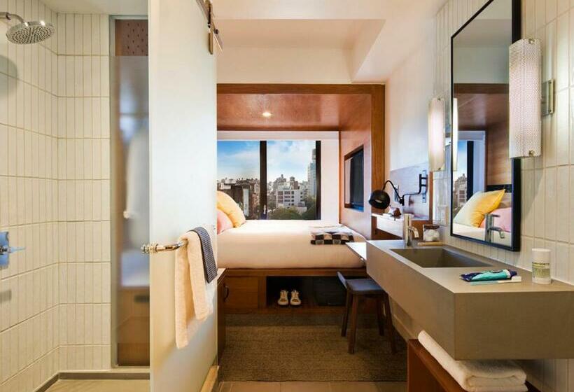 标准间内部标间, Arlo Soho