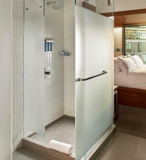 标准间内部标间, Arlo Soho