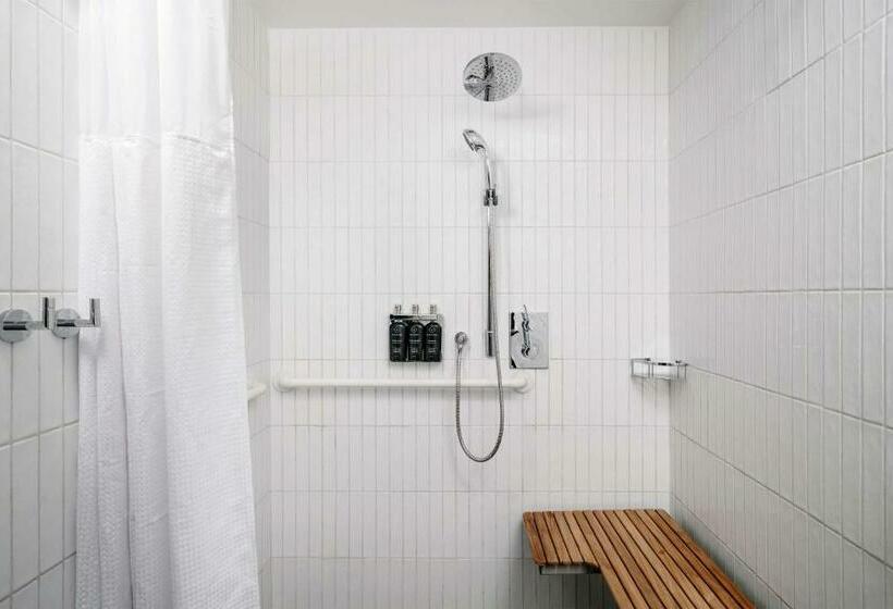 标准间, Arlo Soho