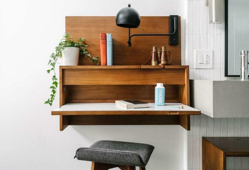 适合残疾人使用的标准间, Arlo Soho