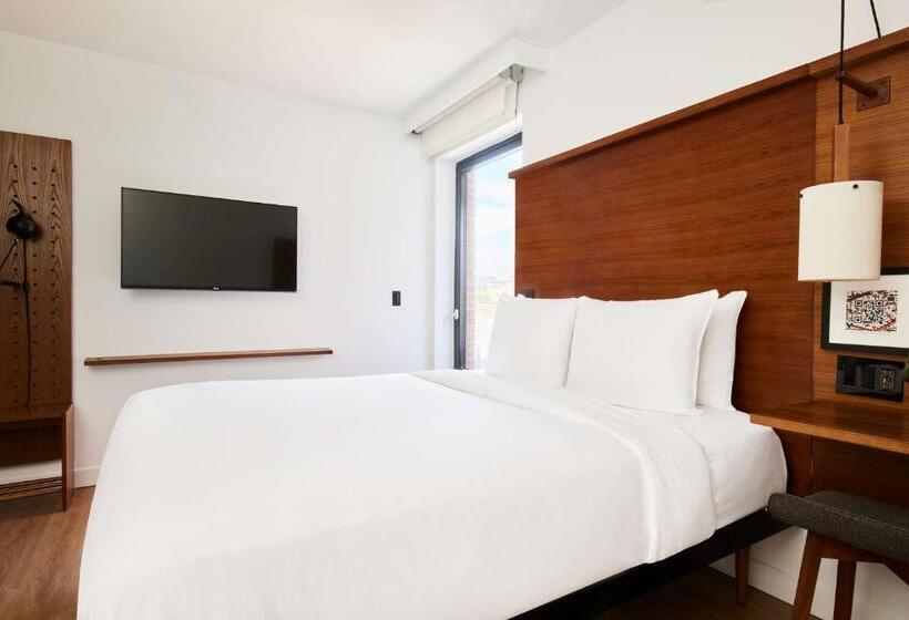 适合残疾人使用的标准间, Arlo Soho