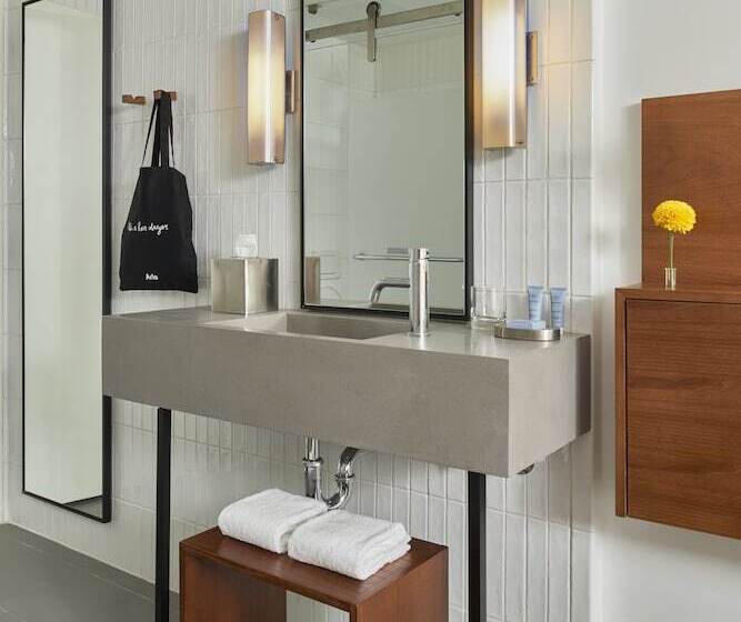 适合残疾人使用的标准间, Arlo Soho