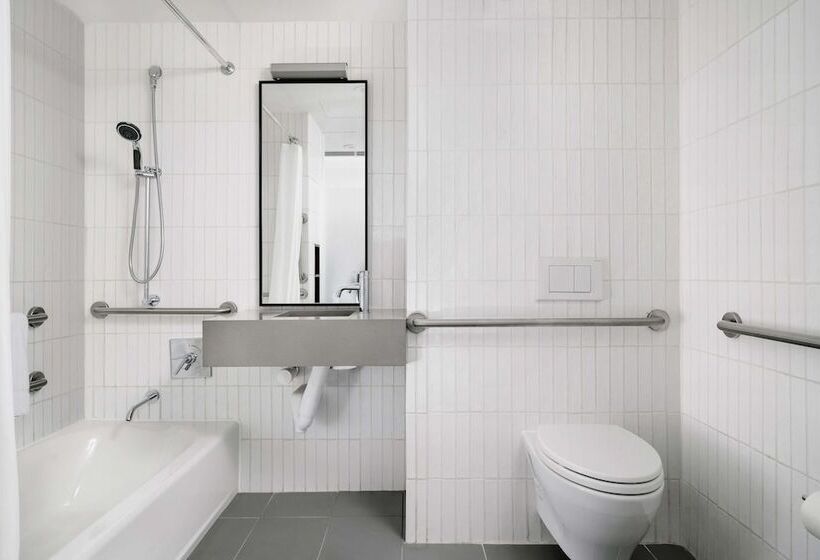 适合残疾人使用的标准间, Arlo Soho