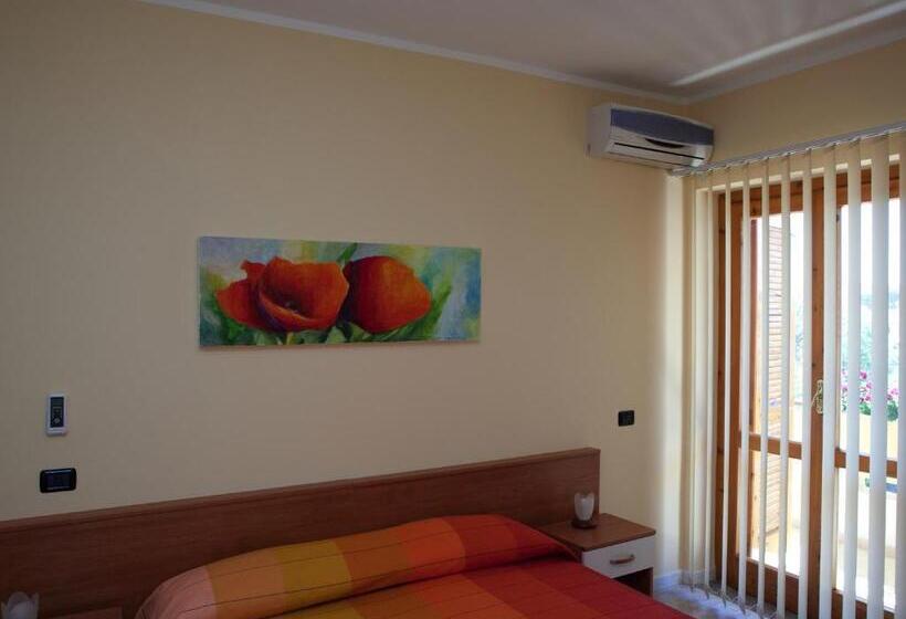 Номер Стандарт Вид на Море, Barbieri