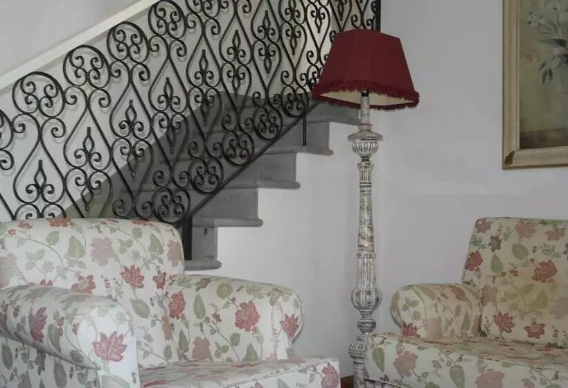 سوییت, Casa De Estoi