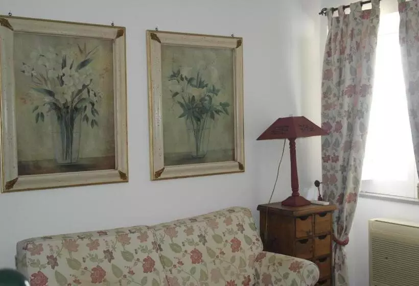 سوییت, Casa De Estoi