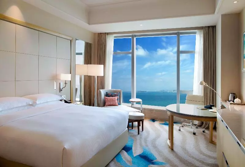 キングサイズベッドのエクゼクティブルーム, Doubletree By Hilton Hotel Xiamen   Wuyuan Bay