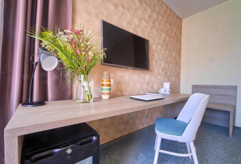 اتاق استاندارد سه نفره, Garni Hotel Mint