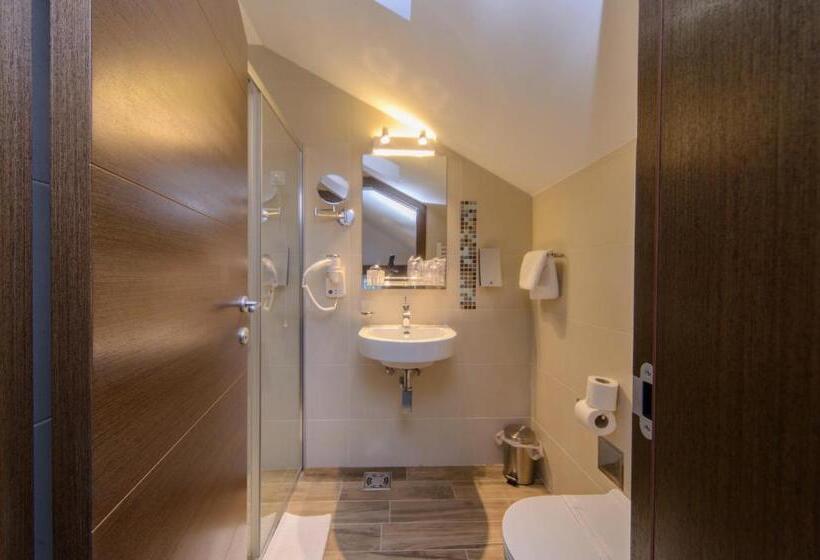 اتاق استاندارد سه نفره, Garni Hotel Mint