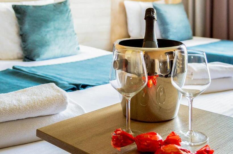 اتاق استاندارد سه نفره, Garni Hotel Mint