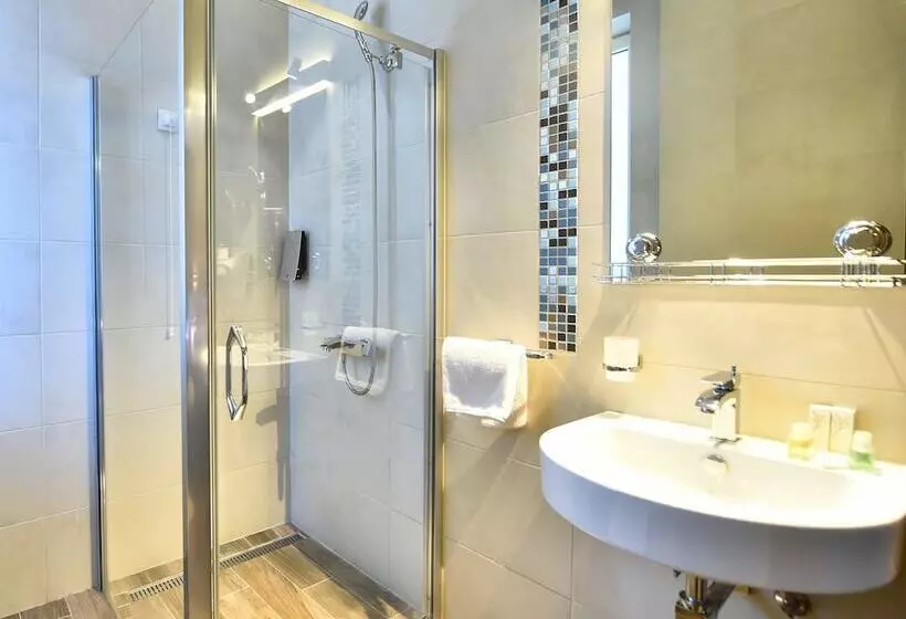 اتاق استاندارد سه نفره, Garni Hotel Mint