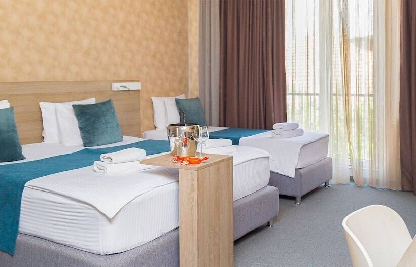 اتاق استاندارد سه نفره, Garni Hotel Mint