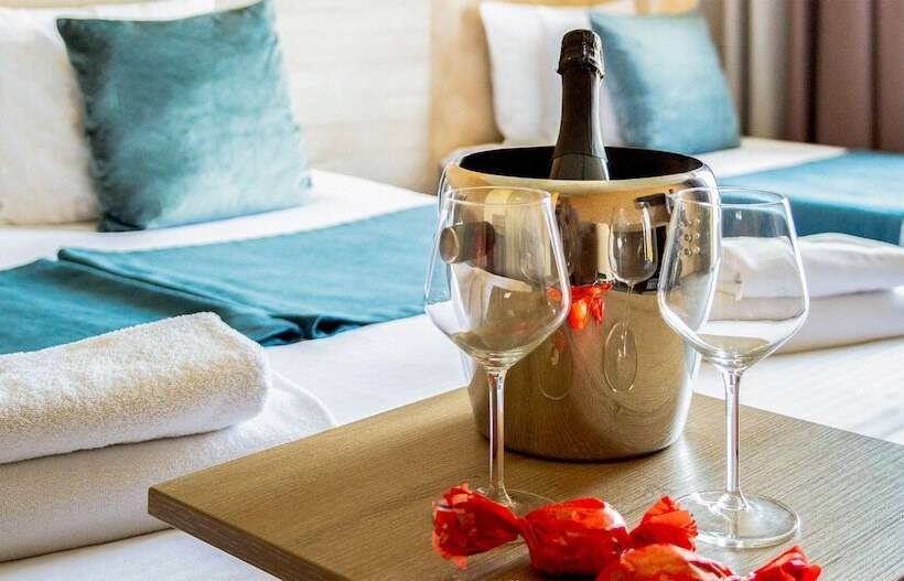 اتاق استاندارد سه نفره, Garni Hotel Mint