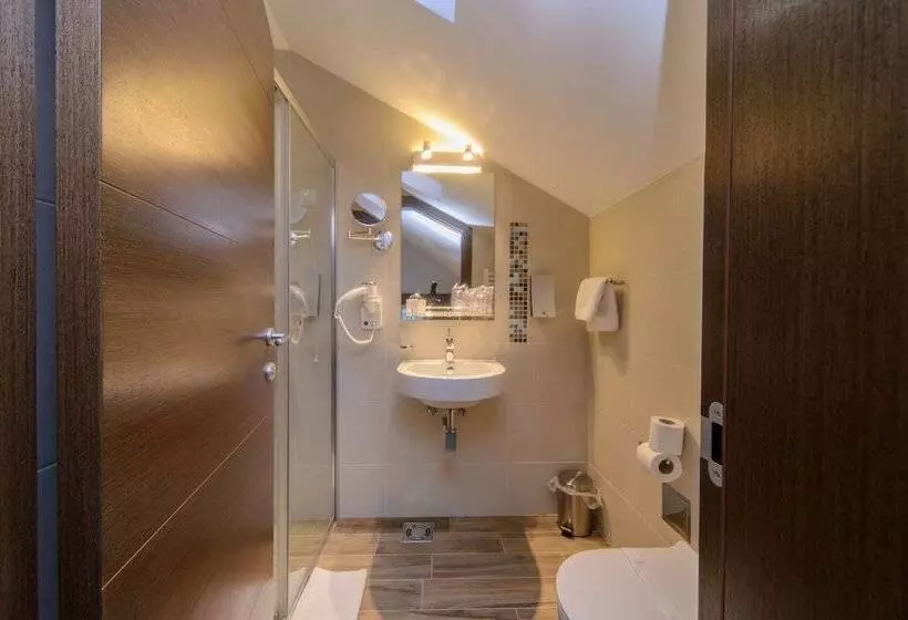 اتاق استاندارد سه نفره, Garni Hotel Mint