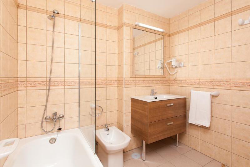 디럭스 룸, Golden Tulip Dar Es Salaam City Center