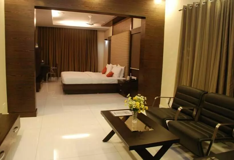 اتاق لوکس, Harsha Residency