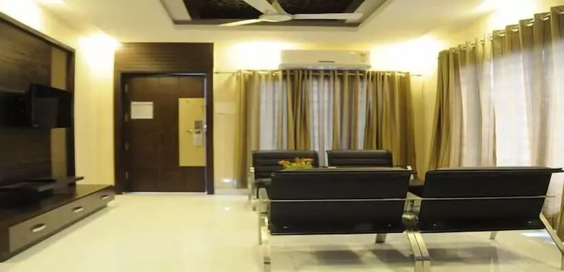 اتاق لوکس, Harsha Residency