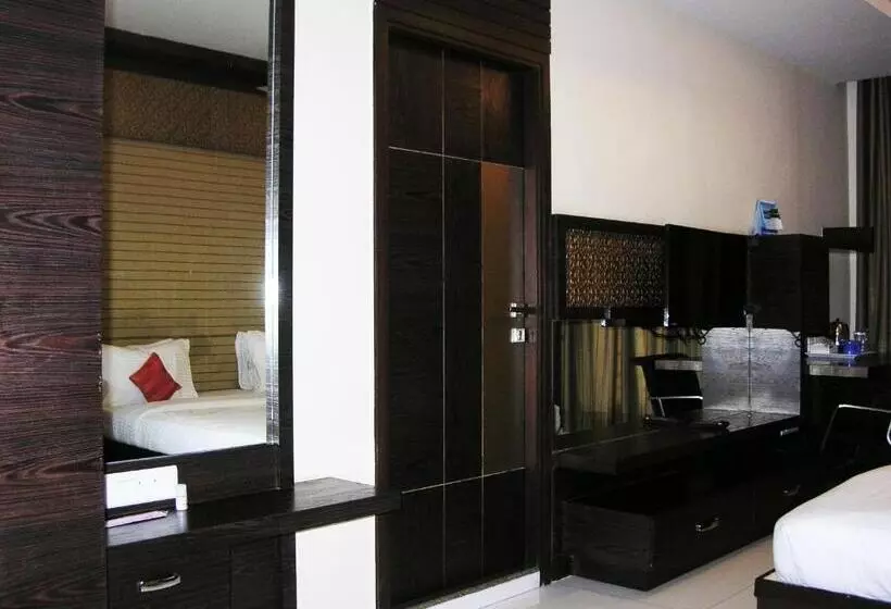 سوییت, Harsha Residency