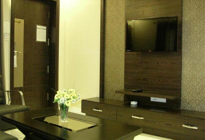 Люкс, Harsha Residency