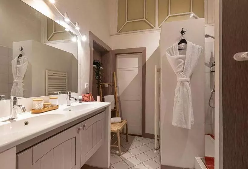 اتاق لوکس, Les Suites De Sautet
