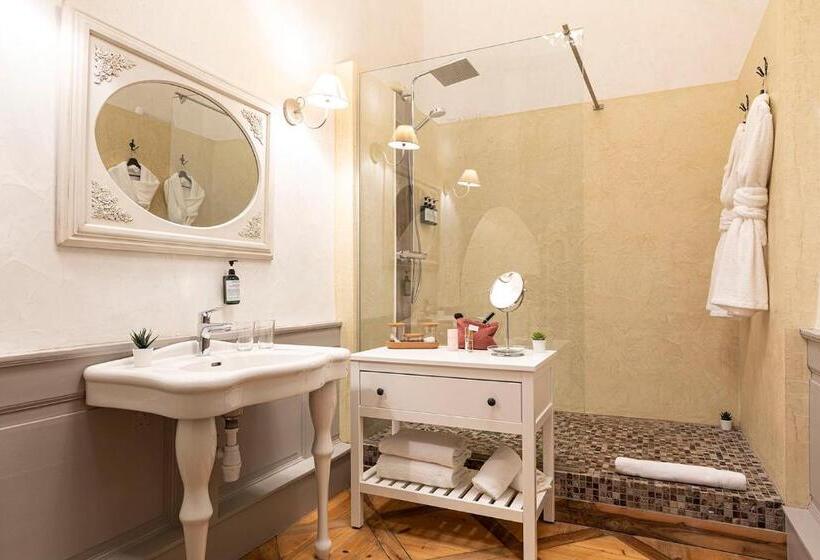 جناح عائلي, Les Suites De Sautet