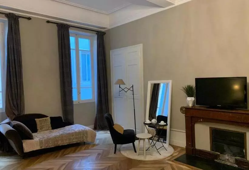 سوییت اجرایی, Les Suites De Sautet