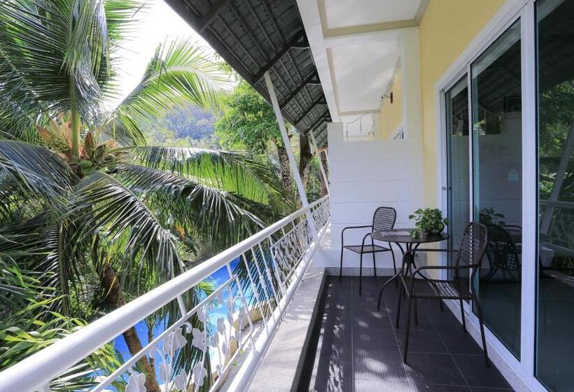 디럭스 룸, Naka Resort