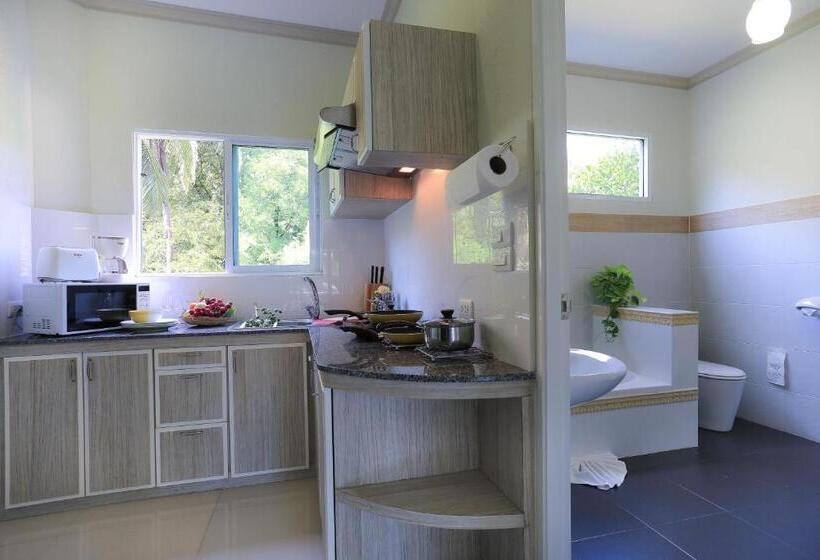 디럭스 룸, Naka Resort