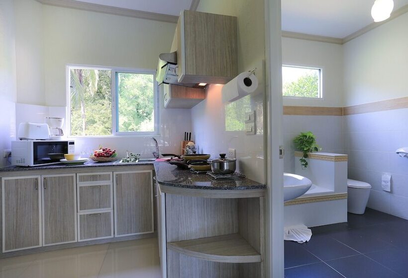 디럭스 룸, Naka Resort