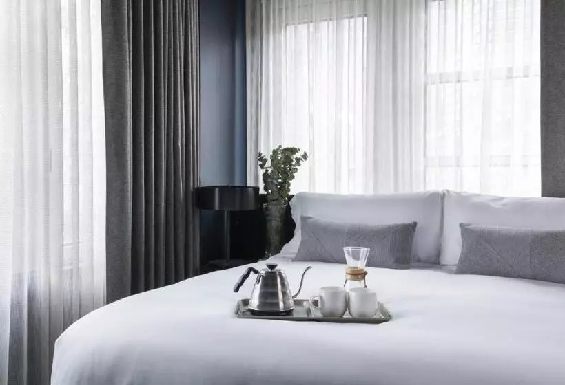 سوییت جونیور, The Tillary Hotel Brooklyn