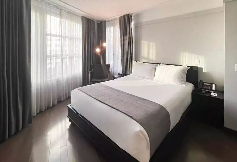 سوییت جونیور, The Tillary Hotel Brooklyn