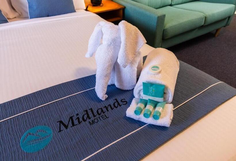 Deluxe room with river view, Midlands Motel