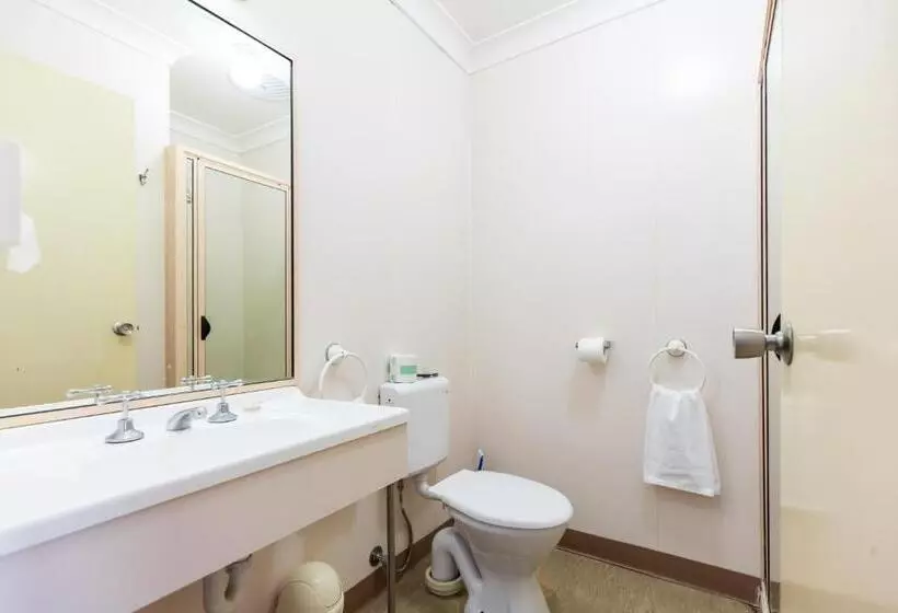 Deluxe room with river view, Midlands Motel