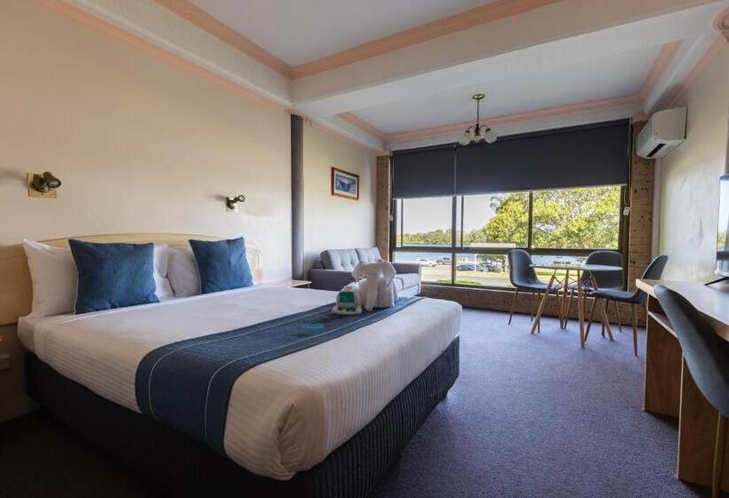 סוויטה משפחתית, Midlands Motel